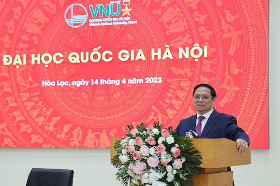 Thủ tướng đề nghị với vai trò là đại học đa ngành, đa lĩnh vực, có truyền thống, có đội ngũ cán bộ khoa học hùng hậu, đã và đang đào tạo nhiều lĩnh vực quan trọng, then chốt cả về lý thuyết hàn lâm và khoa học cơ bản, khoa học ứng dụng, ĐHQG Hà Nội tập trung vào 5 nhiệm vụ. Ảnh: VGP/Nhật Bắc.