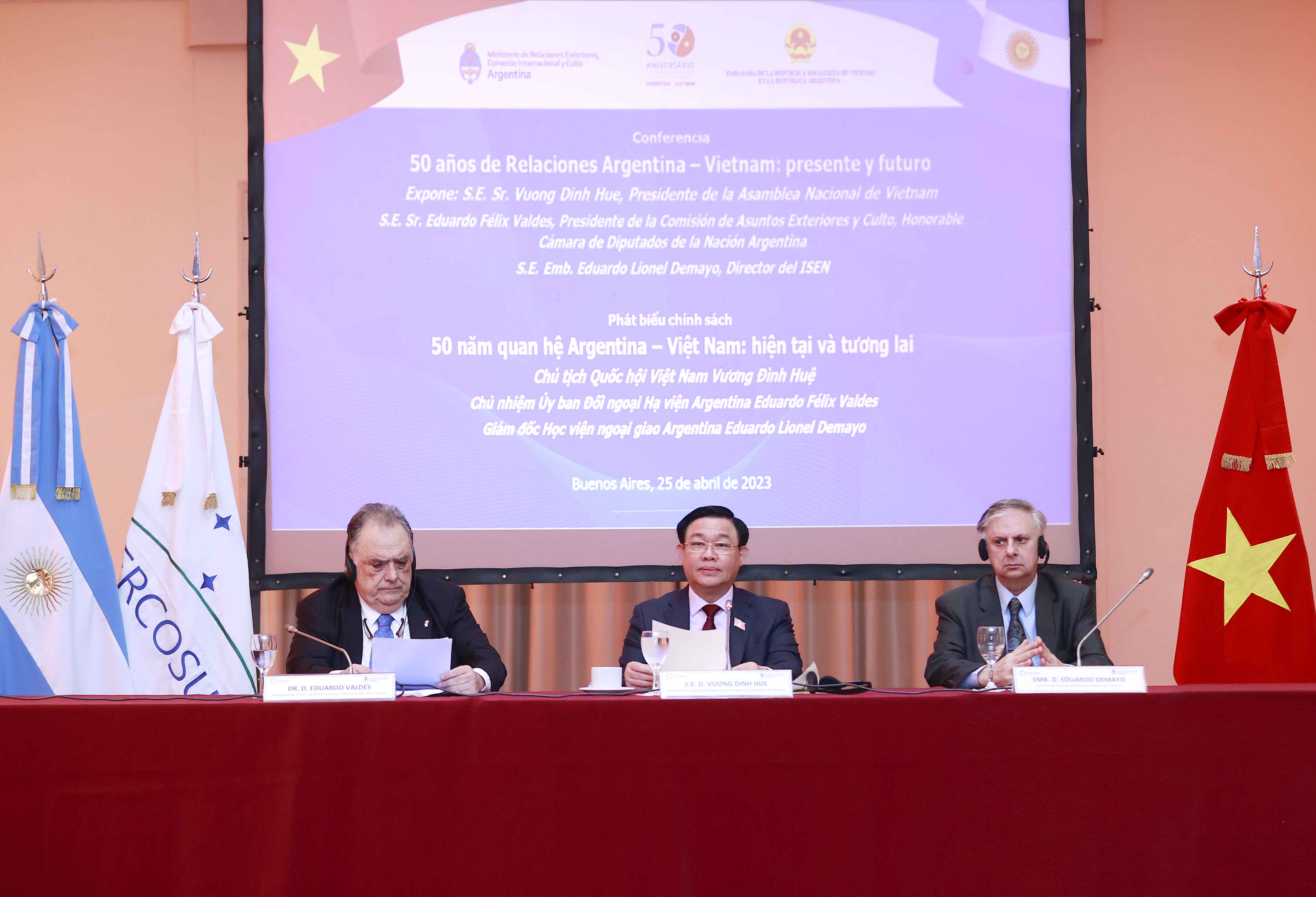 Chủ tịch Quốc hội Vương Đình Huệ phát biểu tại sự kiện kỷ niệm “50 năm quan hệ Việt Nam - Argentina: Hiện tại và tương lai”.