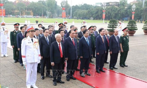 Lãnh đạo Đảng, Nhà nước vào Lăng viếng Chủ tịch Hồ Chí Minh, dâng hương tưởng niệm các Anh hùng liệt sỹ