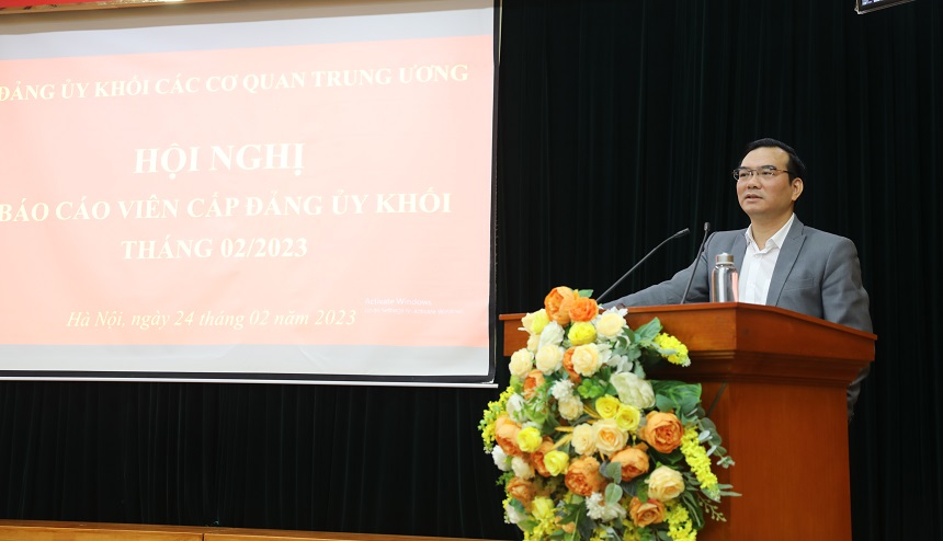 Đ/c Nguyễn Minh Chung, Ủy viên BTV, Trưởng Ban Tuyên giáo Đảng ủy Khối Các cơ quan Trung ương phát biểu tại hội nghị báo cáo viên Đảng ủy Khối, tháng 2-2023.