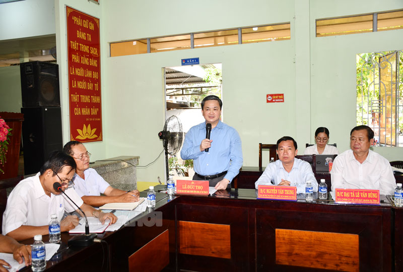 Bí thư Tỉnh ủy Lê Đức Thọ phát biểu tại buổi sinh hoạt chi bộ.