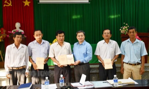 Bí thư Tỉnh ủy Bến Tre Lê Đức Thọ dự sinh hoạt tại Chi bộ khu phố Phước Hậu