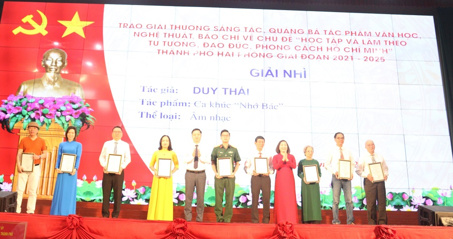 Trao giải thưởng sáng tác, quảng bá tác phẩm văn học, nghệ thuật, báo chí về chủ đề “Học tập và làm theo tư tưởng, đạo đức, phong cách Hồ Chí Minh” giai đoạn 2021-2025.