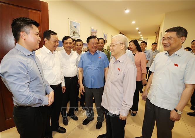 Tổng Bí thư Nguyễn Phú Trọng và các đại biểu tiếp xúc cử tri tại quận Ba Đình, TP. Hà Nội.