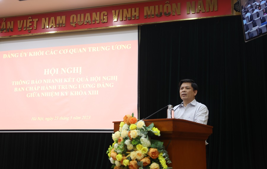 Đ/c Nguyễn Văn Thể thông báo nhanh kết quả Hội nghị Trung ương 7 tại Hội nghị.