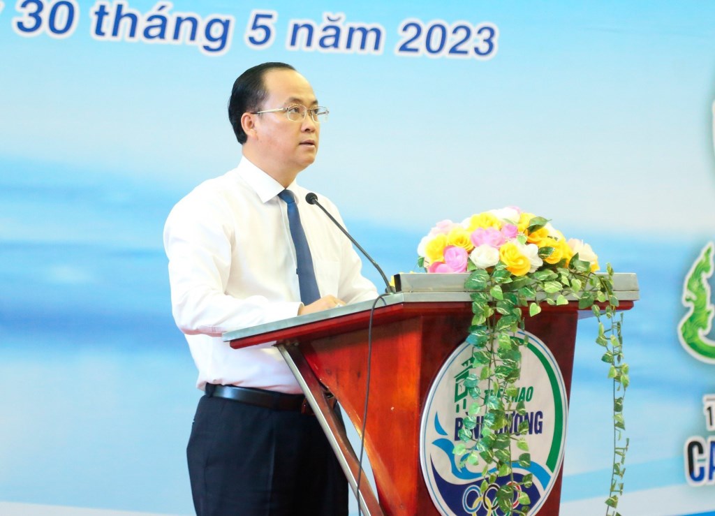 Đồng chí Nguyễn Khoa Hải – Tỉnh ủy viên, Giám đốc Sở Văn hóa, Thể thao và Du lịch phát biểu tiếp thu tại Lễ tuyên dương, khen thưởng.