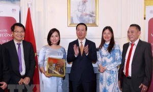 Chủ tịch nước Võ Văn Thưởng thăm Đại sứ quán và cộng đồng người Việt tại Anh