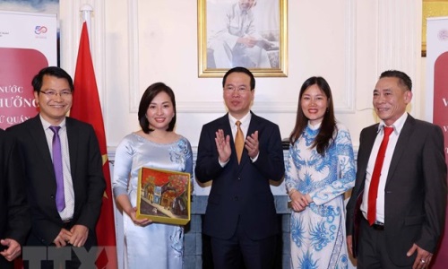 Chủ tịch nước Võ Văn Thưởng thăm Đại sứ quán và cộng đồng người Việt tại Anh