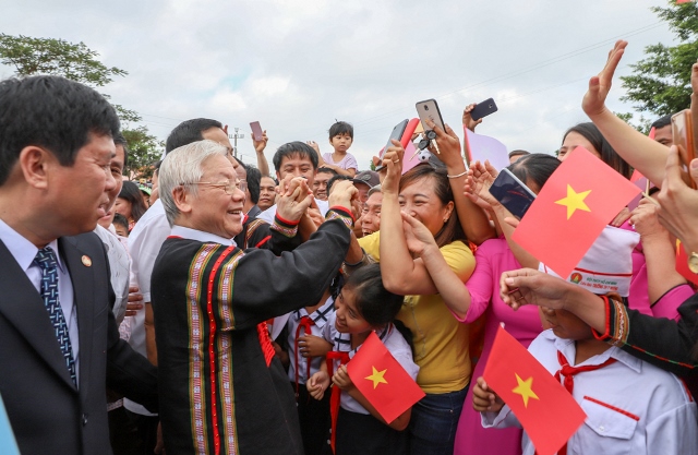 Tổng Bí thư Nguyễn Phú Trọng tham dự Ngày hội Đại đoàn kết toàn dân tộc xã Dur Kmăl (Đắk Lắk) năm 2018