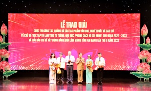 An Giang trao giải Cuộc thi viết về học tập, làm theo Bác năm 2022-2023 và Giải Búa liềm vàng tỉnh An Giang lần thứ II năm 2022