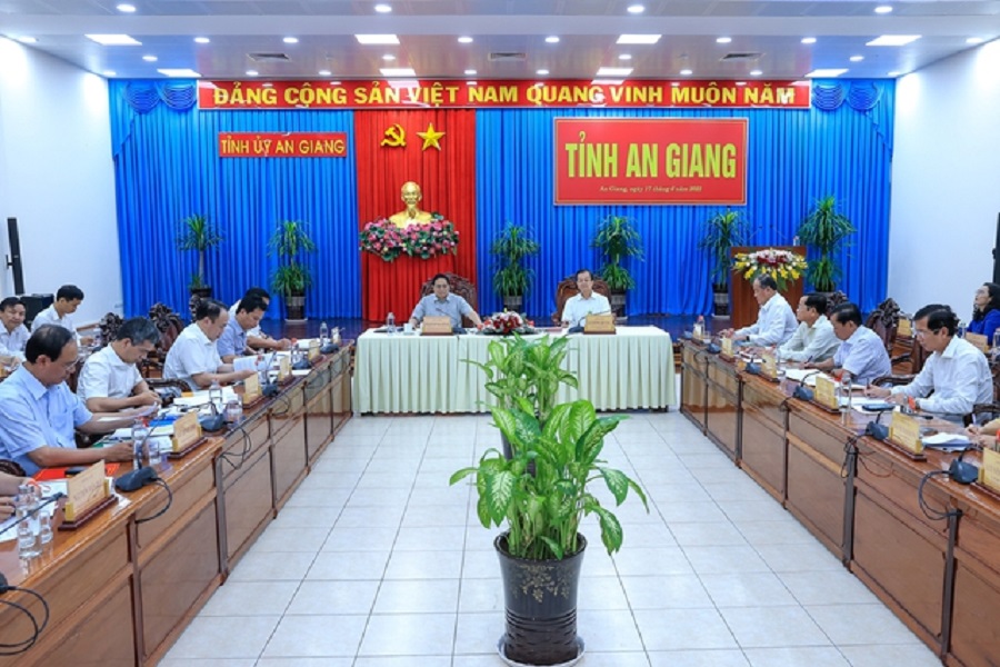 Thủ tướng Phạm Minh Chính làm việc với BTV Tỉnh ủy An Giang. Ảnh: VGP/Nhật Bắc.