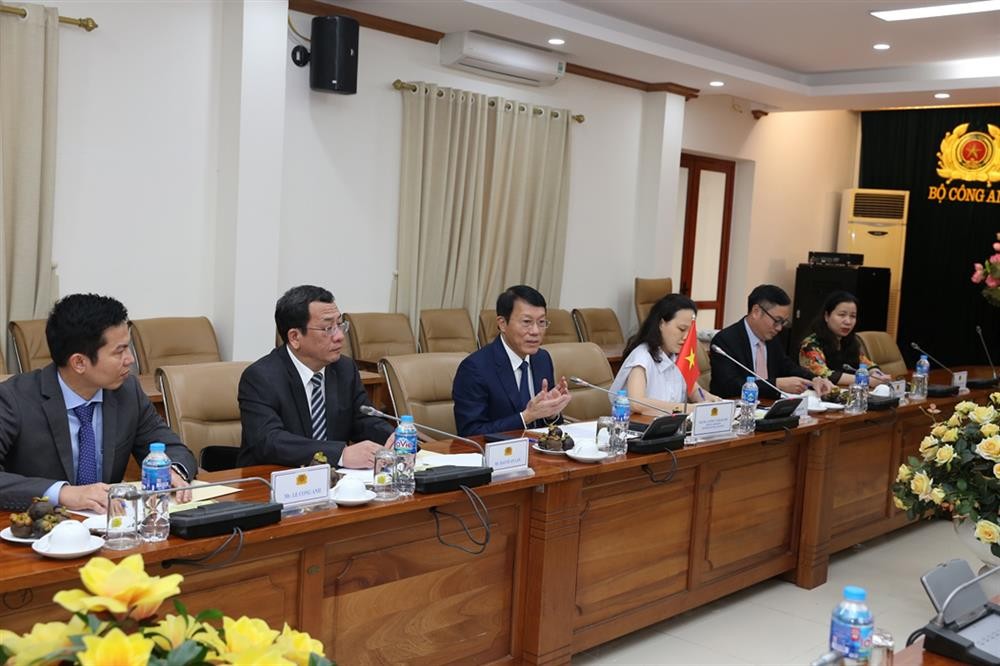 Thượng tướng Lương Tam Quang, Thứ trưởng Bộ Công an (thứ 3 từ trái sang) phát biểu tại buổi làm việc