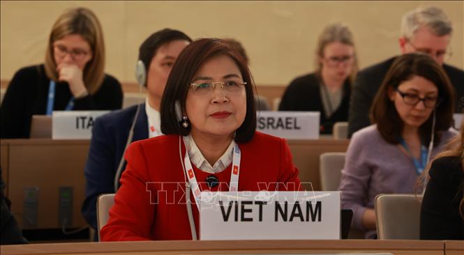 Đại sứ Lê Thị Tuyết Mai, Trưởng Phái đoàn đại diện thường trực Việt Nam bên cạnh LHQ, Tổ chức thương mại thế giới và các tổ chức quốc tế khác tại Geneva (Thụy Sĩ), tham gia và phát biểu tại một phiên họp. Ảnh tư liệu: Nguyễn Tuấn/PV TTXVN tại Geneva
