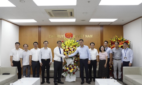 Lãnh đạo Ban Tổ chức Trung ương chúc mừng các cơ quan báo chí ở Trung ương nhân kỷ niệm 98 năm Ngày Báo chí cách mạng Việt Nam