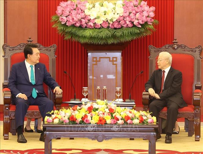 Tổng Bí thư Nguyễn Phú Trọng tiếp Tổng thống Hàn Quốc Yoon Suk Yeol.