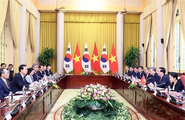 Chủ tịch nước Võ Văn Thưởng hội đàm với Tổng thống Hàn Quốc Yoon Suk Yeol. (Ảnh: Thống Nhất/TTXVN).