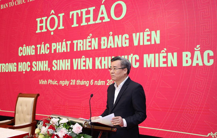 Đồng chí Nguyễn Quang Dương, Ủy viên Trung ương Đảng, Phó Trưởng Ban Tổ chức Trung ương phát biểu kết luận Hội thảo.