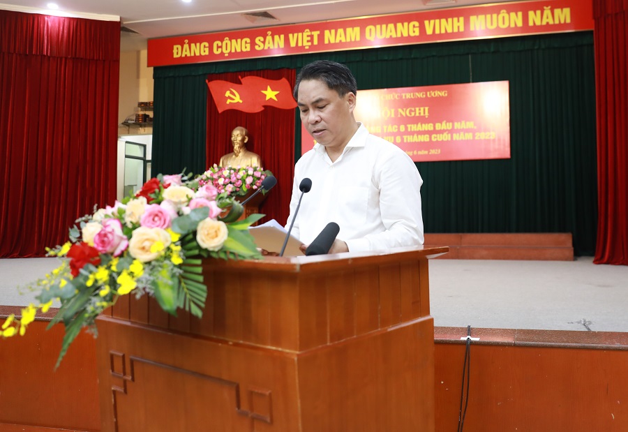 Đồng chí Phan Thăng An, Phó Bí thư Đảng ủy, Phó Trưởng Ban Tổ chức Trung ương báo cáo kết quả công tác 6 tháng đầu năm và phương hướng, nhiệm vụ 6 tháng cuối năm 2023.