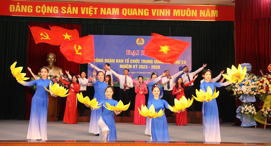 Chương trình văn nghệ chào mừng Đại hội.