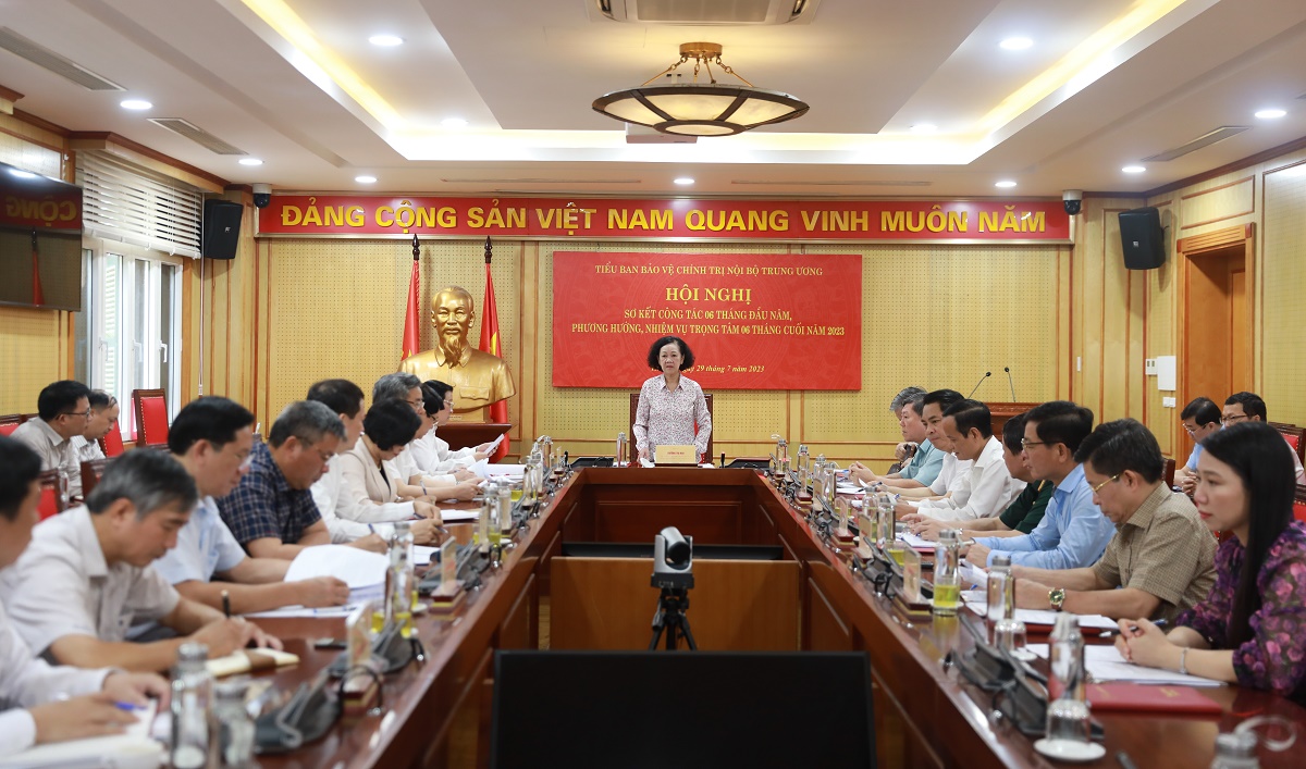 Đ/c Trương Thị Mai phát biểu kết luận tại Hội nghị.