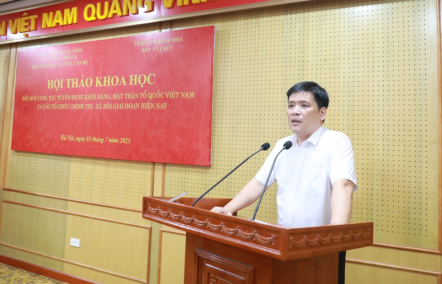 Đồng chí Nguyễn Thanh Bình, Vụ trưởng Vụ Tổ chức - Điều lệ (Ban Tổ chức Trung ương) phát biểu khai mạc và đề dẫn tại Hội thảo.