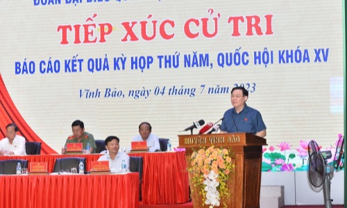 Chủ tịch Quốc hội Vương Đình Huệ tiếp xúc cử tri tại huyện Vĩnh Bảo (TP. Hải Phòng)