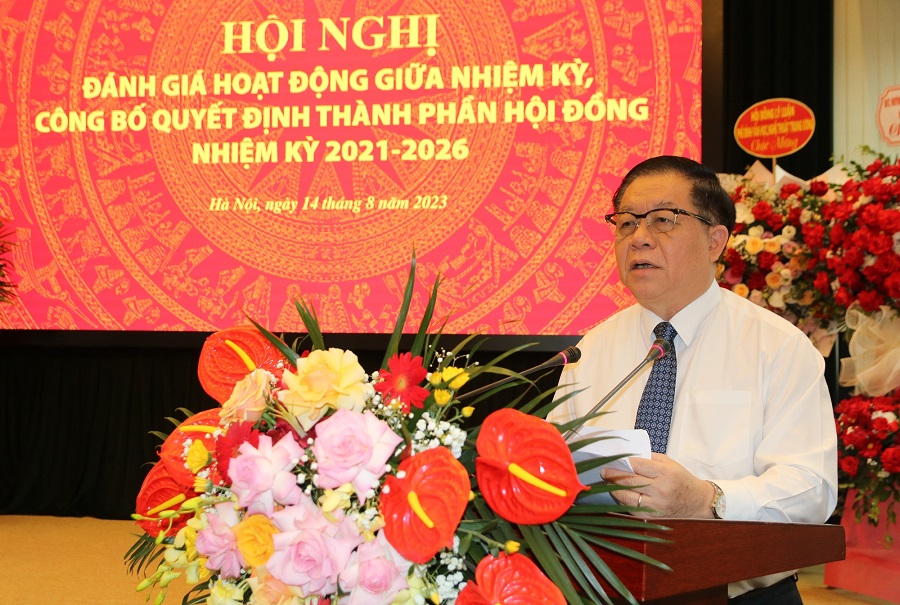 Đồng chí Nguyễn Trọng Nghĩa, Bí thư Trung ương Đảng, Trưởng Ban Tuyên giáo Trung ương phát biểu chỉ đạo tại Hội nghị.