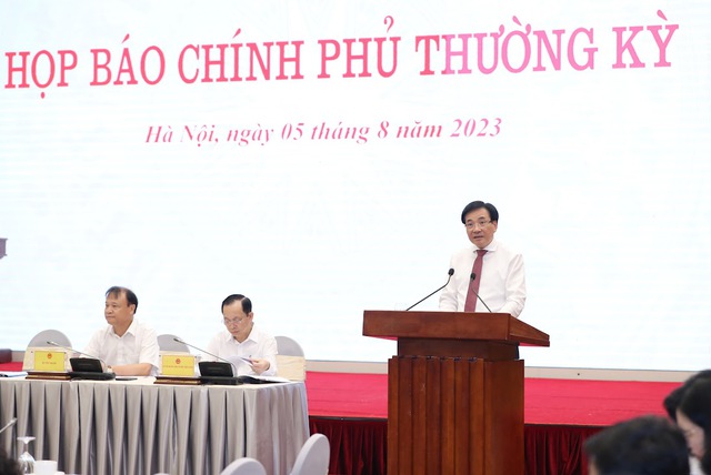 Bộ trưởng Trần Văn Sơn thông tin tại họp báo.