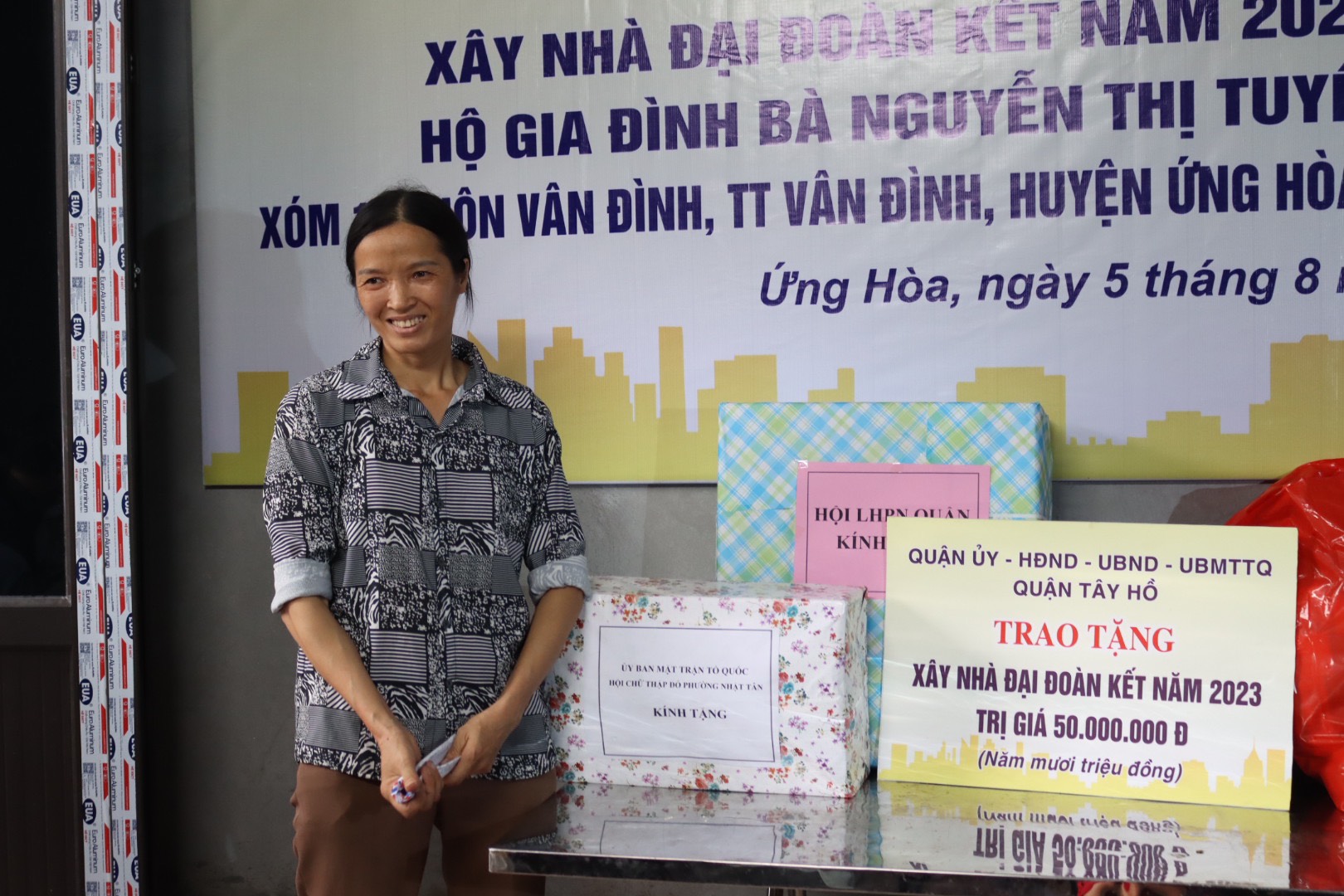 Chị Nguyễn Thị Tuyến bày tỏ sự vui mừng, xúc động và cám ơn các cấp, các ngành đã quan tâm hỗ trợ gia đình xây dựng, sửa chữa lại nhà.