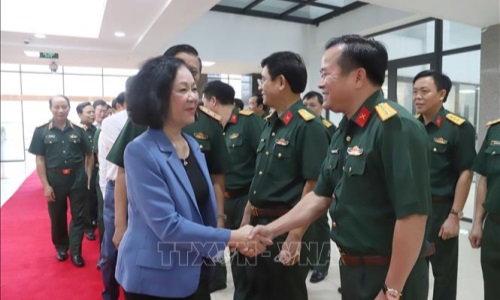 Thường trực Ban Bí thư, Trưởng Ban Tổ chức Trung ương Trương Thị Mai thăm, làm việc tại Bộ Tư lệnh Quân khu 4