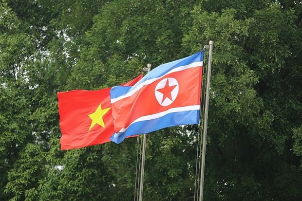 Cờ của Triều Tiên và Việt Nam.