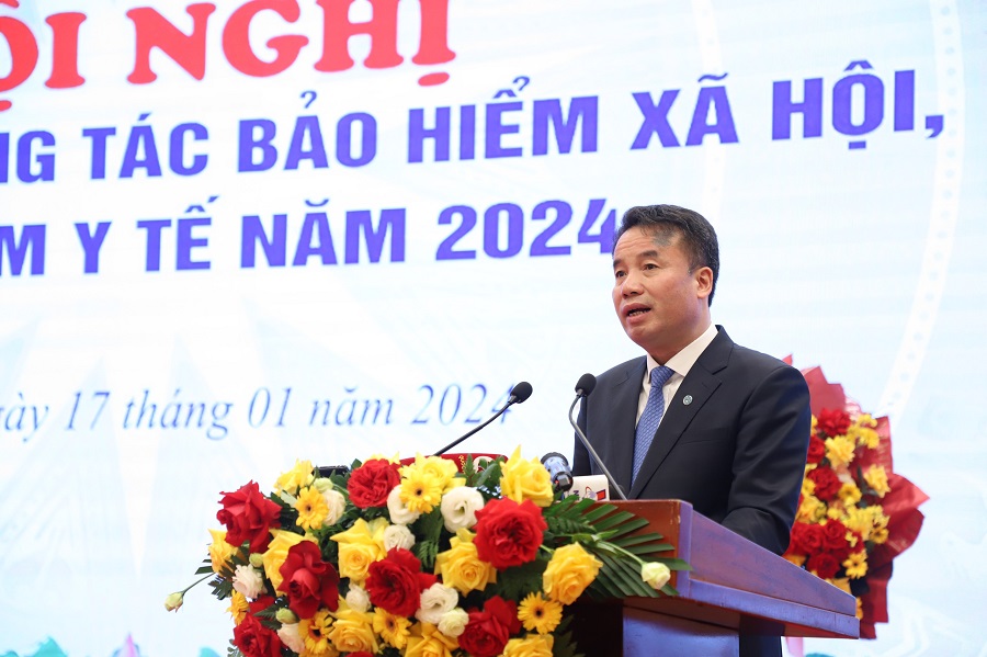 Bí thư Ban cán sự Đảng, Tổng Giám đốc BHXH Việt Nam Nguyễn Thế Mạnh phát biểu tại Hội nghị.
