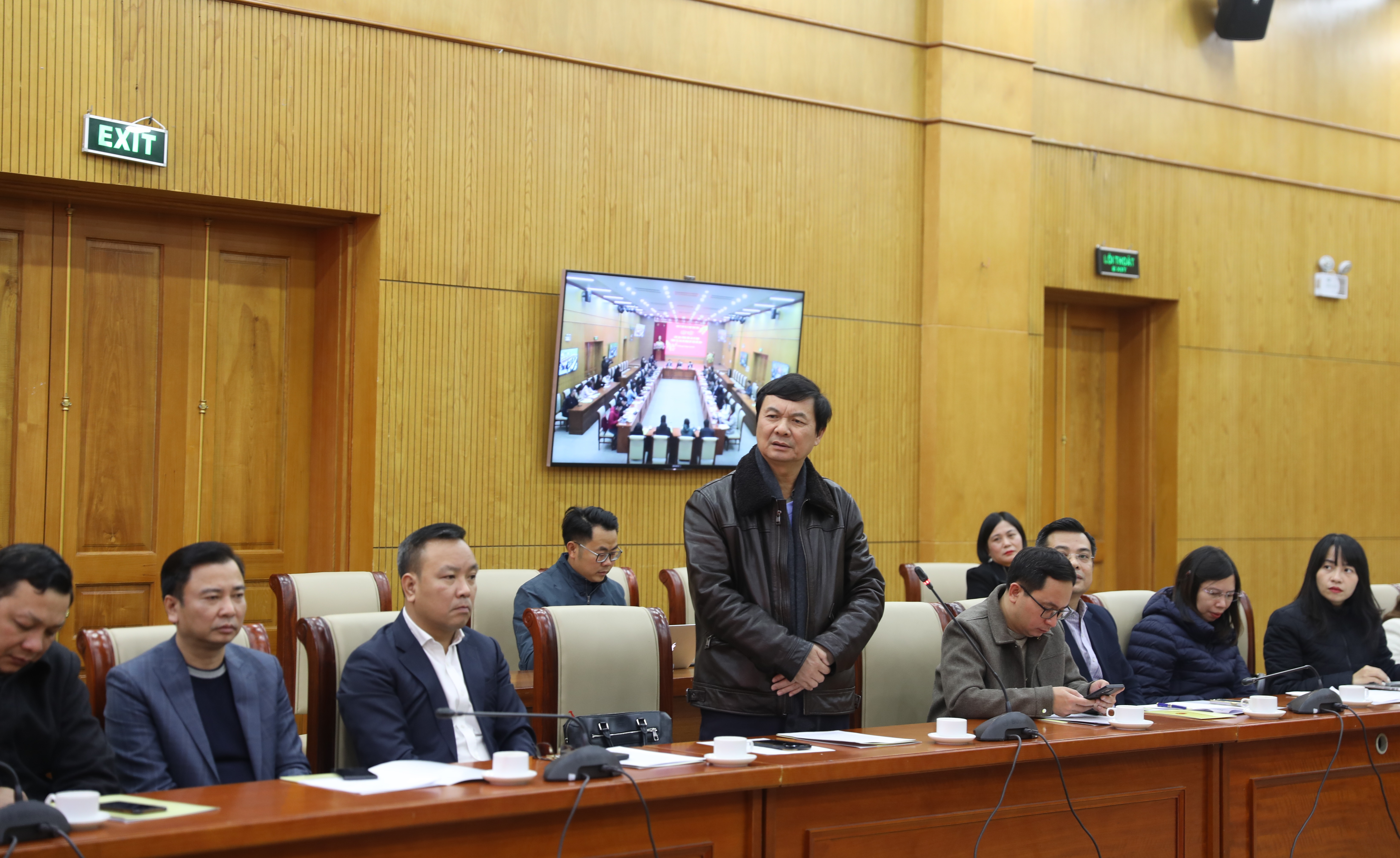 Đ/c Ngô Minh Tuấn, Tổng Biên tập Tạp chí Xây dựng Đảng trao đổi tại buổi gặp.