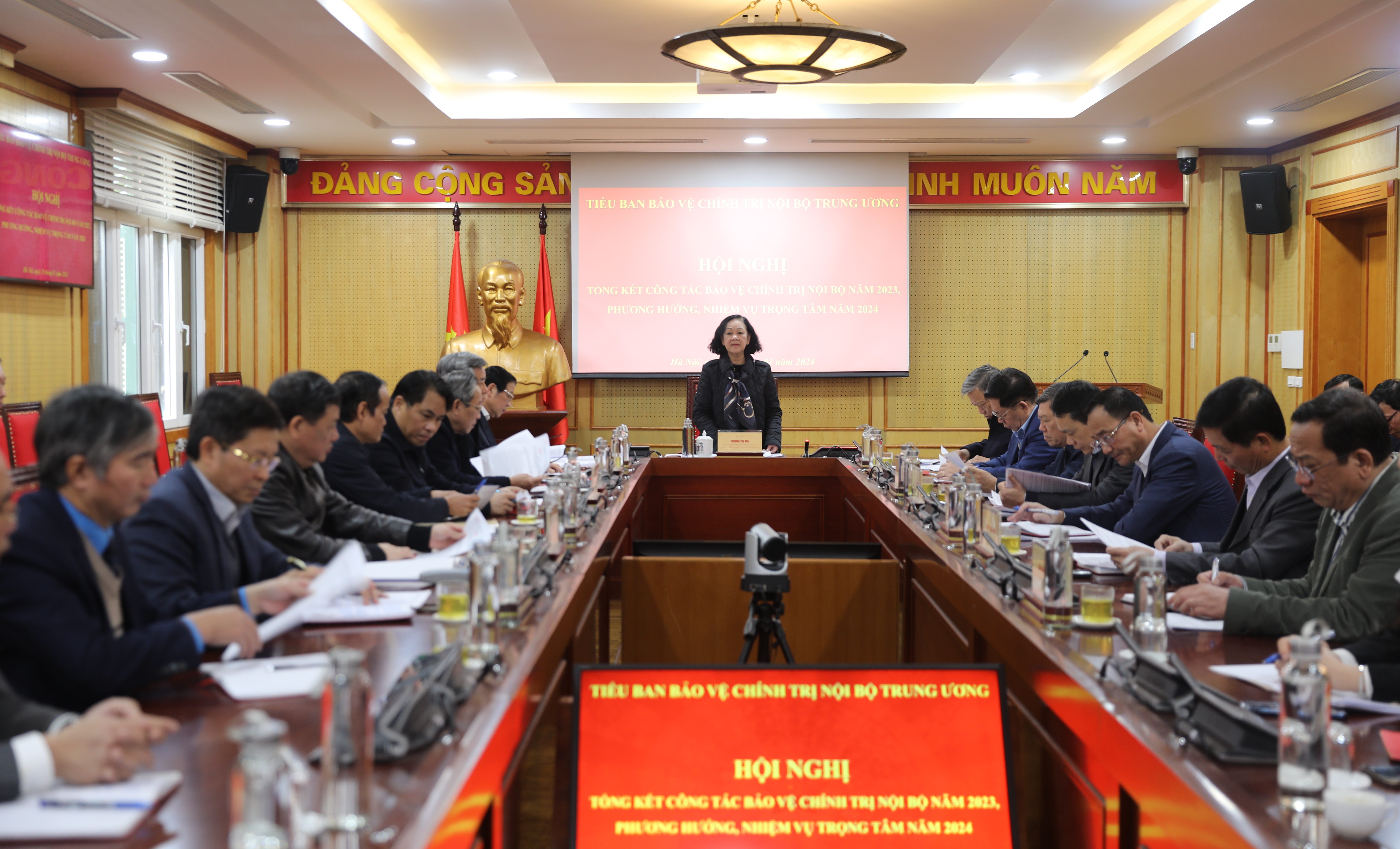 Đ/c Trương Thị Mai phát biểu ý kiến kết luận tại cuộc họp.