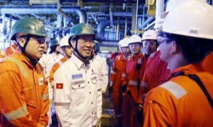 Chủ tịch nước Võ Văn Thưởng chúc Tết người lao động trên giàn khoan dầu khí