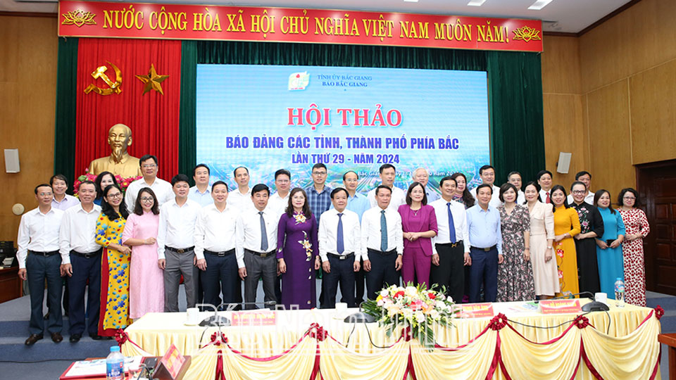 Các đại biểu dự hội thảo.