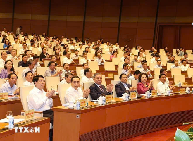 Tổng Bí thư, Chủ tịch nước Tô Lâm cùng các lãnh đạo, nguyên lãnh đạo Đảng, Nhà nước và các đại biểu dự Hội nghị toàn quốc. (Ảnh: Trí Dũng/TTXVN).