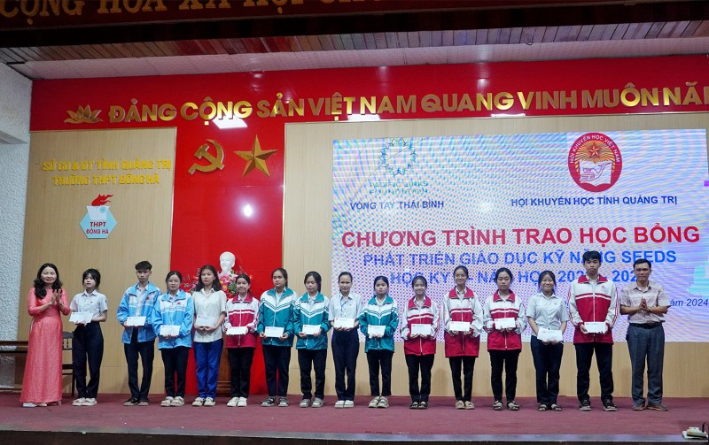 Giai đoạn 2024-2026, 266 học sinh, sinh viên nghèo hiếu học của tỉnh Quảng Trị được cấp học bổng SEEDS