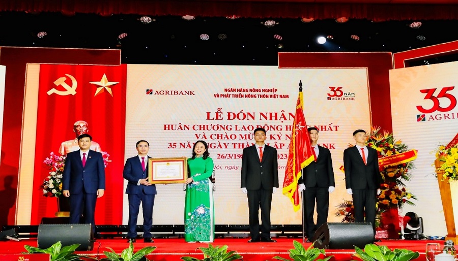 Nhân dịp Kỷ niệm 35 năm thành lập, Agribank vinh dự đón nhận Huân chương Lao động Hạng Nhất