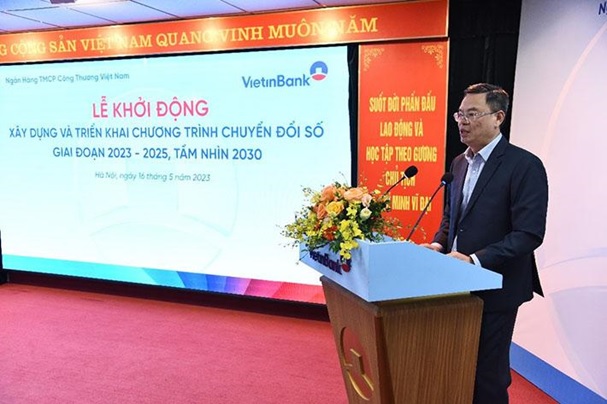 Đồng chí Trần Minh Bình, Bí thư Đảng ủy, Chủ tịch Hội đồng Quản trị VietinBank phát biểu tại Lễ Khởi động xây dựng và triển khai chương trình Chuyển đổi số tại VietinBank giai đoạn 2023-2025, tầm nhìn 2030.