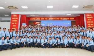 “Xây lầu thắng lợi trên nền nhân dân”