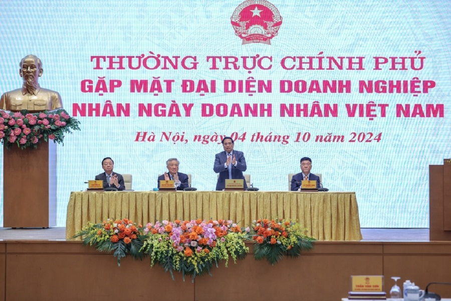 Thủ tướng Phạm Minh Chính chủ trì cuộc gặp mặt các đại diện doanh nghiệp nhân Ngày Doanh nhân Việt Nam. Ảnh: VGP/Nhật Bắc.