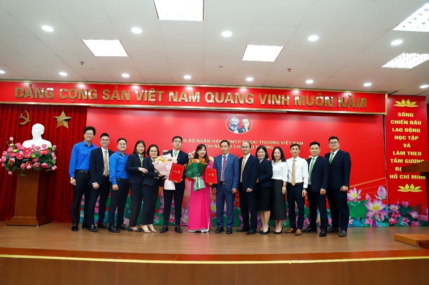 Lễ kết nạp đảng viên mới năm 2024 của Vietcombank Chương Dương.