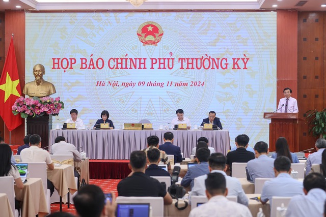 Toàn cảnh buổi họp báo.