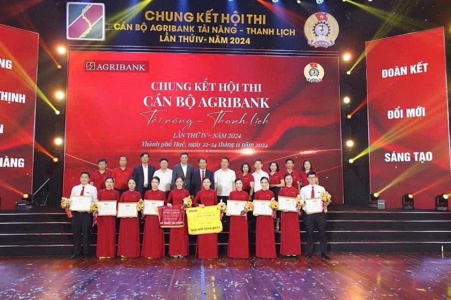 Agribank Chi nhánh tỉnh Yên Bái đạt giải Nhì toàn hệ thống tại Hội thi cán bộ Agribank Tài năng - Thanh lịch năm 2024.