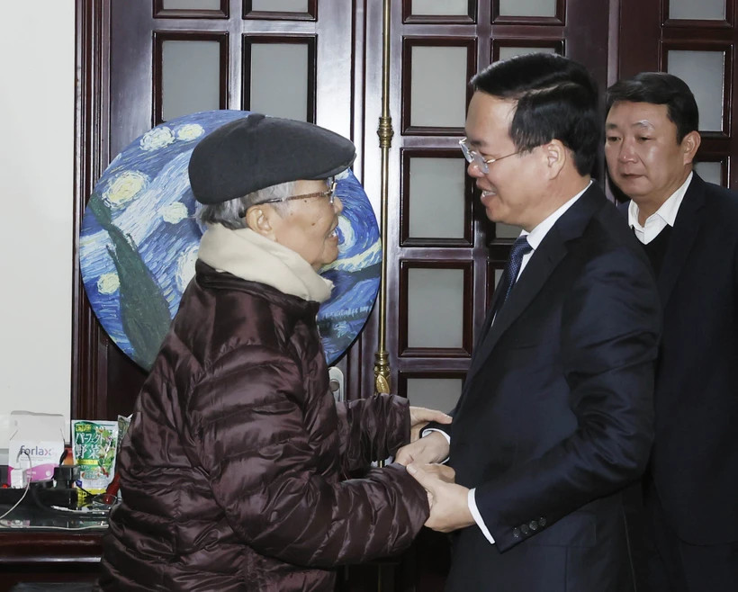 Chủ tịch nước Võ Văn Thưởng đến thăm, chúc Tết nguyên Chủ tịch nước Trần Đức Lương. (Ảnh: Thống Nhất/ TTXVN).