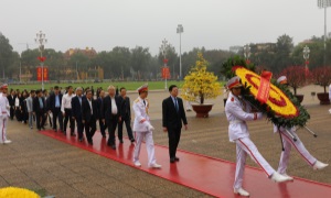 Cán bộ, công chức Ban Tổ chức Trung ương vào Lăng viếng Chủ tịch Hồ Chí Minh