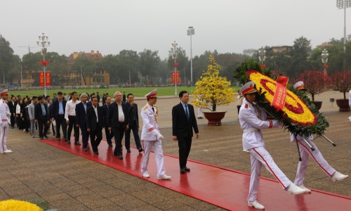 Cán bộ, công chức Ban Tổ chức Trung ương vào Lăng viếng Chủ tịch Hồ Chí Minh