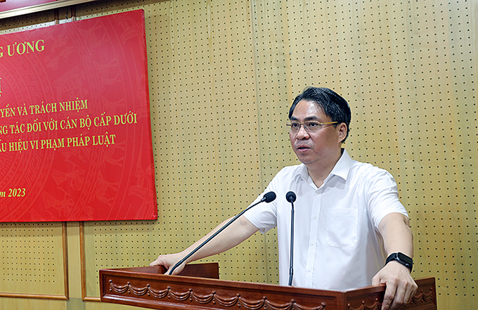 Đồng chí Phan Thăng An, Phó Trưởng Ban Tổ chức Trung ương phát biểu tại Hội nghị góp ý vào dự thảo “Quy định thẩm quyền của người đứng đầu trong việc tạm đình chỉ công tác đối với cán bộ cấp dưới trong trường hợp cần thiết hoặc khi có dấu hiệu vi phạm pháp luật”, tháng 7-2023.
