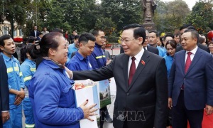 Chủ tịch Quốc hội Vương Đình Huệ thăm, chúc Tết Đảng bộ, chính quyền và Nhân dân TP. Hà Nội